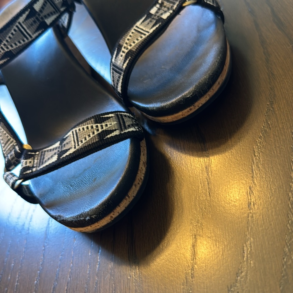2 for💲🔟 Black and white strap Teva wedges - Picture 5 of 5